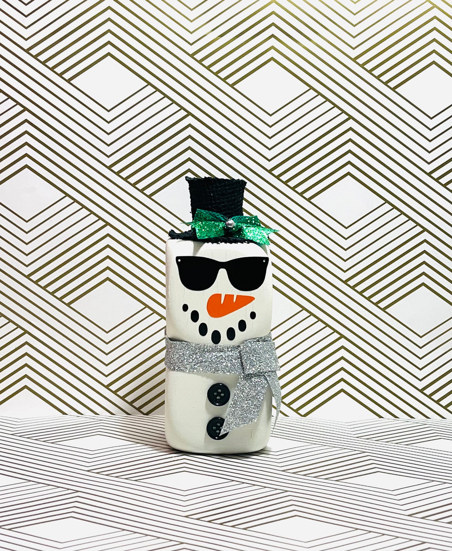 Snowmen Two-Tier Cubes Black Top Hats